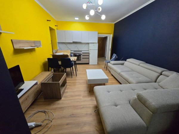 Tirane, jepet me qera apartament 1+1+Ballkon Kati 1, 70 m² 450 € (ish restorant durresi)