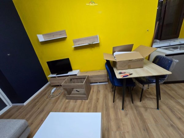 Tirane, jepet me qera apartament 1+1+Ballkon Kati 1, 70 m² 450 € (ish restorant durresi)
