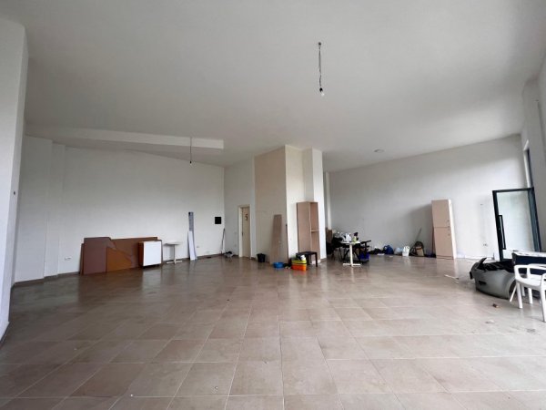 Tirane, jepet me qera ambjent biznesi Kati 0, 110 m² 650 € (Green City - Tiranë)