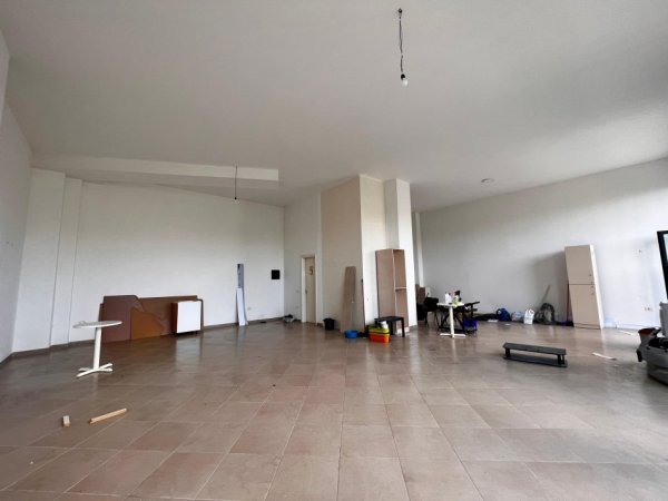 Tirane, jepet me qera ambjent biznesi Kati 0, 110 m² 650 € (Green City - Tiranë)