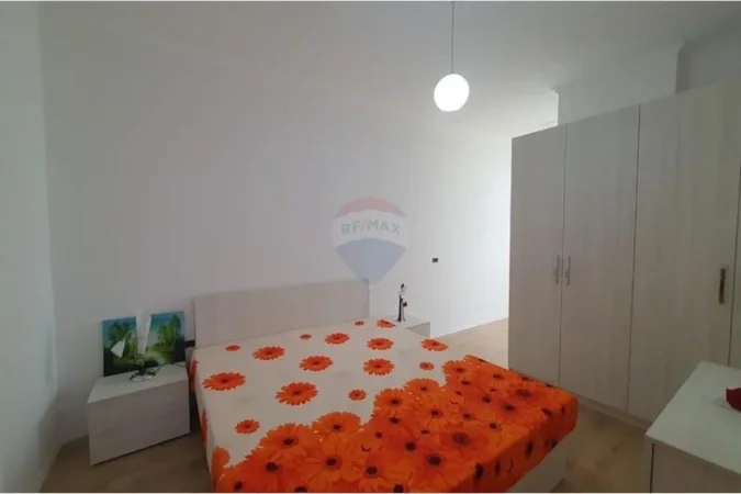 Tirane, jepet me qera apartament 2+1 Kati 5, 90 m² 500 € (pallatet cabej)