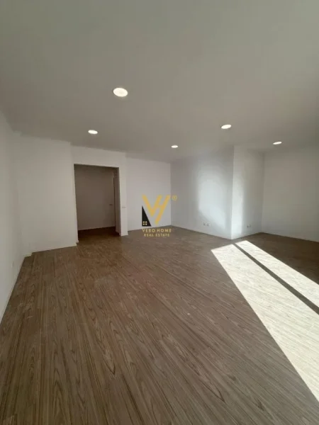 Tirane, jepet me qera zyre Kati 6, 180 m² 2.500 € (KOMPLEKSI DELIJORGJI)