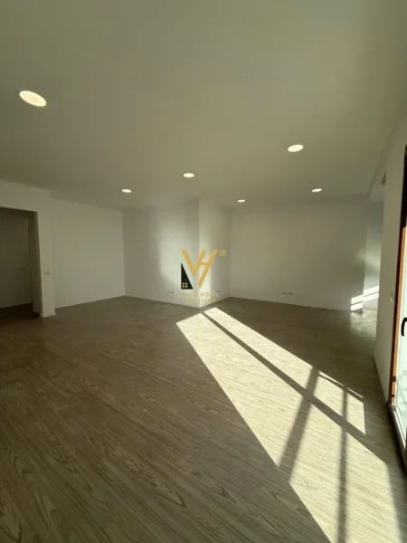 Tirane, jepet me qera zyre Kati 6, 180 m² 2.500 € (KOMPLEKSI DELIJORGJI)