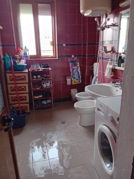 Tirane, jepet me qera apartament 1+1 Kati 3, 60 m² 350 € (Ali dem)