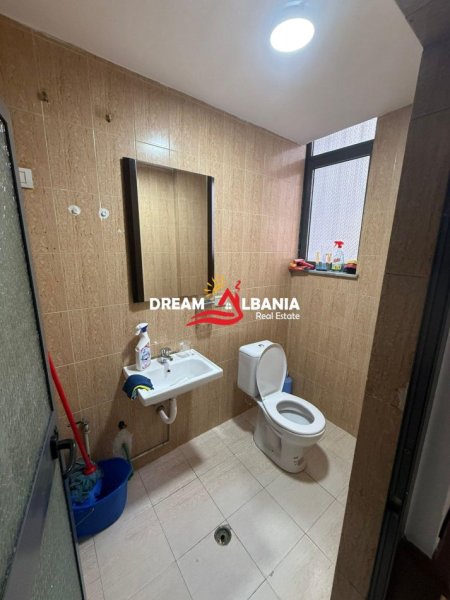 Tirane, jepet me qera ambjent biznesi Kati 1, 110 m² 1.000 € (Viktor Eftimiu)