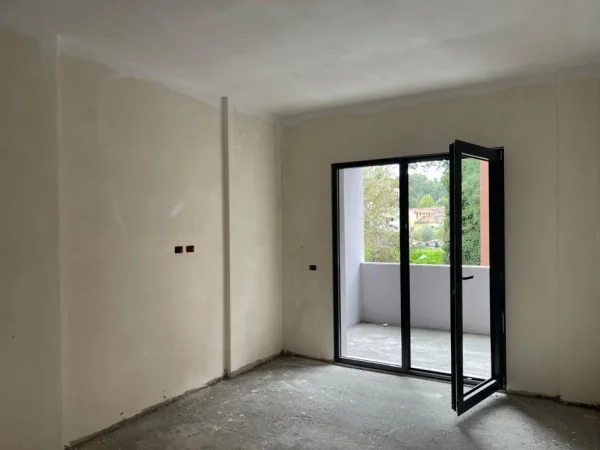 SHITET APARTAMENT 2+1+2   165.000 € (Rruga e Elbasanit)