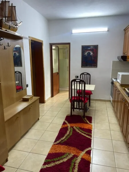 Tirane, jepet me qera shtepi 1+1 Kati 2, 60 m² 350 € (JEPET ME QERA SHTEPI 1+1 NE QYTET STUDENT ( 5 MIN PAS AMBASADES AMERIKANE ))