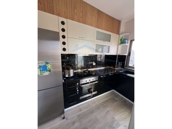 Tirane, jepet me qera apartament 2+1 , 100 m² 500 € (Unaza e Re, Tirane)