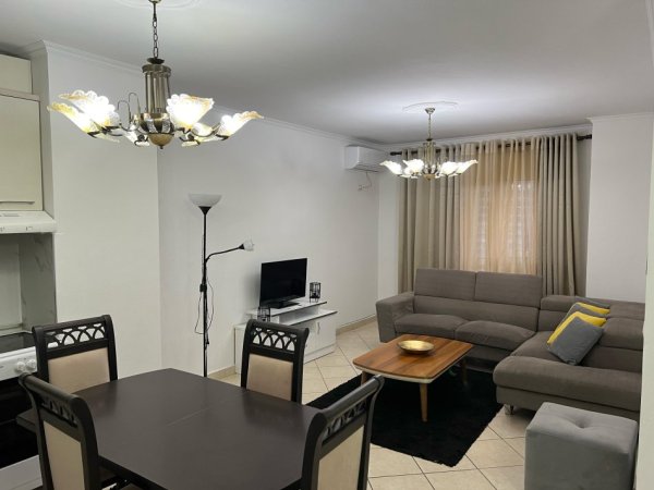 Tirane, jepet me qera apartament 2+1 Kati 4, 86 m² 600 € (Komuna Parisit)