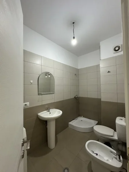 Tirane, jepet me qera apartament 2+1 Kati 3, 90 m² 500 € (Astir)