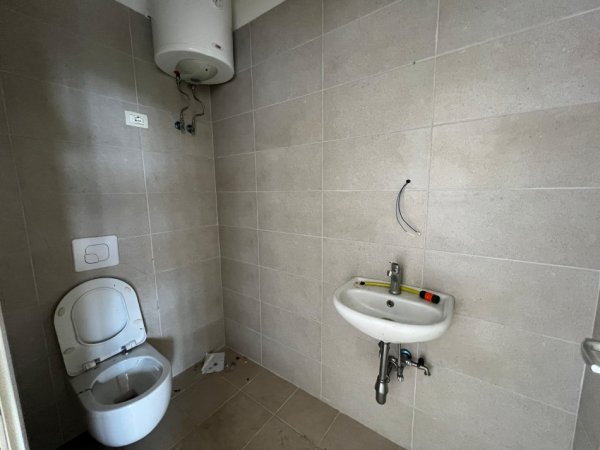 Tirane, jepet me qera ambjent biznesi Kati 0, 120 m² 650 € (Green city)