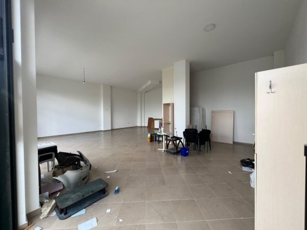 Tirane, jepet me qera ambjent biznesi Kati 0, 120 m² 650 € (Green city)