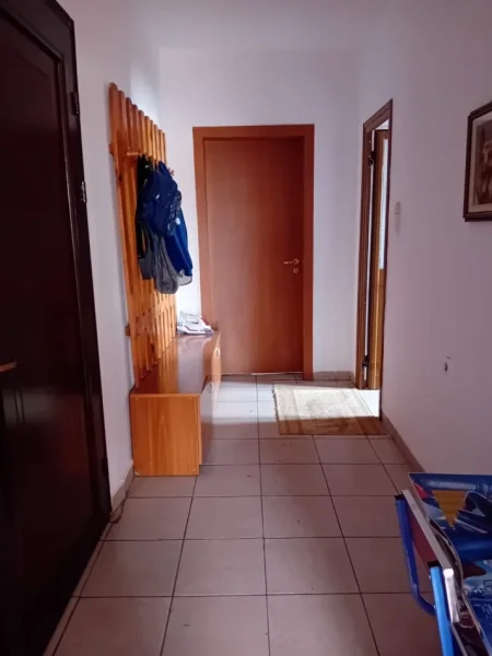 Tirane, jepet me qera apartament 1+1+Ballkon Kati 3, 60 m² 350 € (Ali Dem)