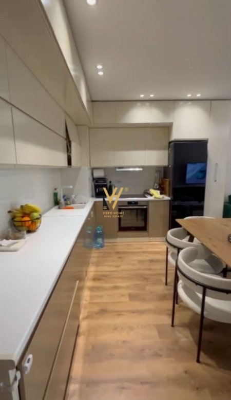 Tirane, shitet apartament 3+1+Ballkon Kati 10, 121 m² 183.000 € (KTHESA E KAMZES)