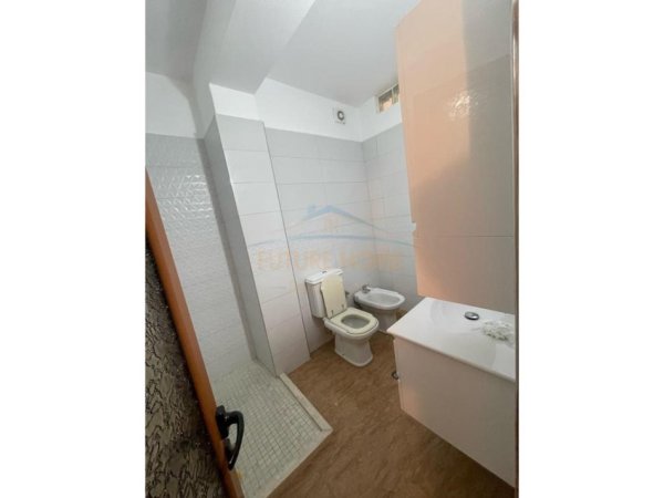 Durres, jepet me qera apartament 3+1+Ballkon Kati 5, 136 m² 500 € (Pranë Markatës, Durrës)