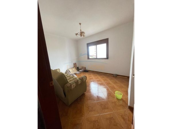 Durres, jepet me qera apartament 3+1+Ballkon Kati 5, 136 m² 500 € (Pranë Markatës, Durrës)