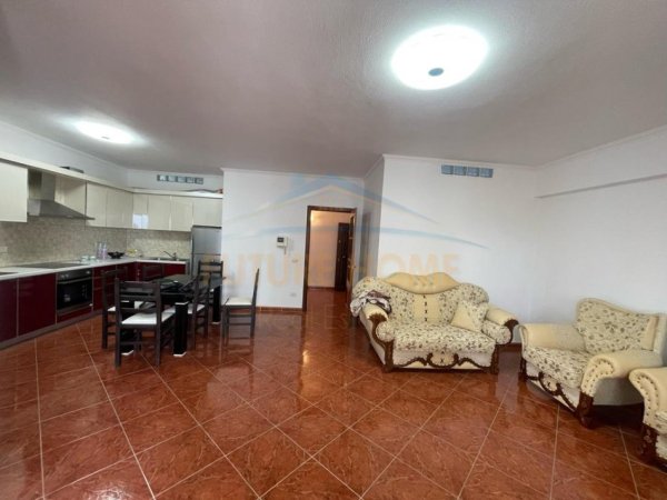 Durres, jepet me qera apartament 3+1+Ballkon Kati 5, 136 m² 500 € (Pranë Markatës, Durrës)