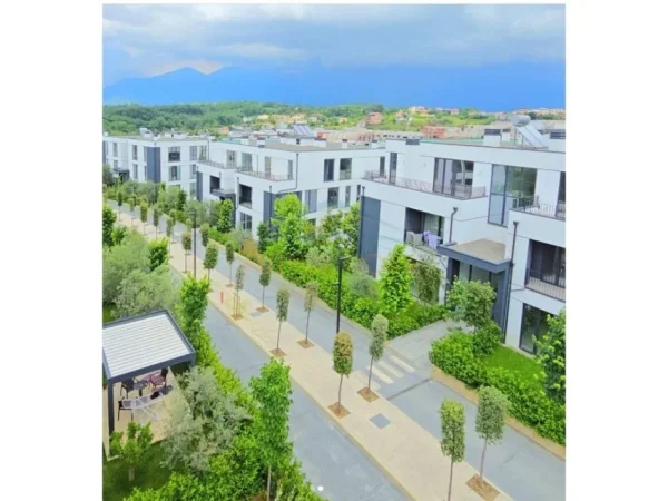 Tirane, shitet apartament 3+1+Ballkon Kati 1, 141 m² 395.000 € (Liqeni i Thate)