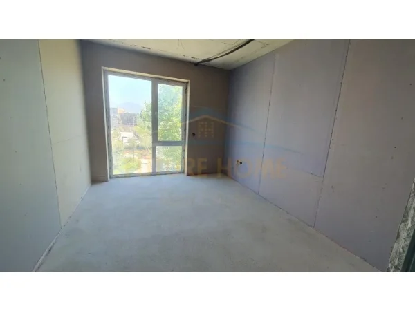 Tirane, shitet apartament 3+1+Ballkon Kati 1, 141 m² 395.000 € (Liqeni i Thate)