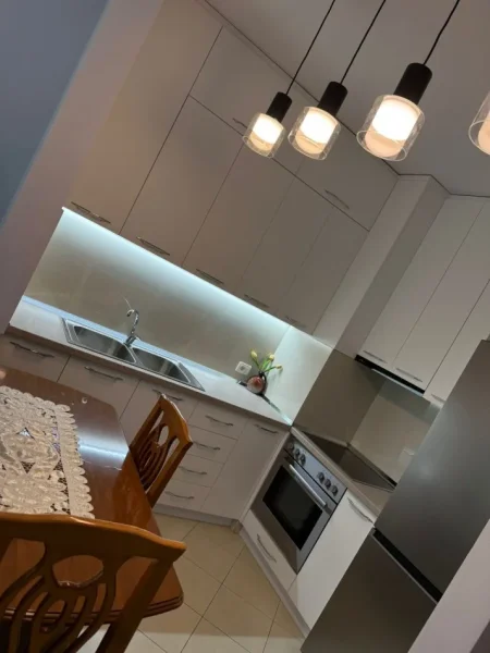 Tirane, jepet me qera apartament 1+1+Ballkon Kati 2, 67 m² 530 € (don bosko)