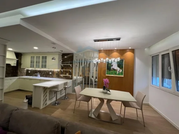 Tirane, jepet me qera apartament 2+1 Kati 3, 117 m² 830 € (Pazari i Ri, Tiranë.)