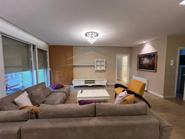 Tirane, jepet me qera apartament 2+1 Kati 3, 117 m² 830 € (Pazari i Ri, Tiranë.)