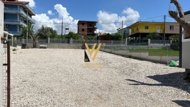 Tirane, jepet me qera toke , 450 m² (PASKUQAN)