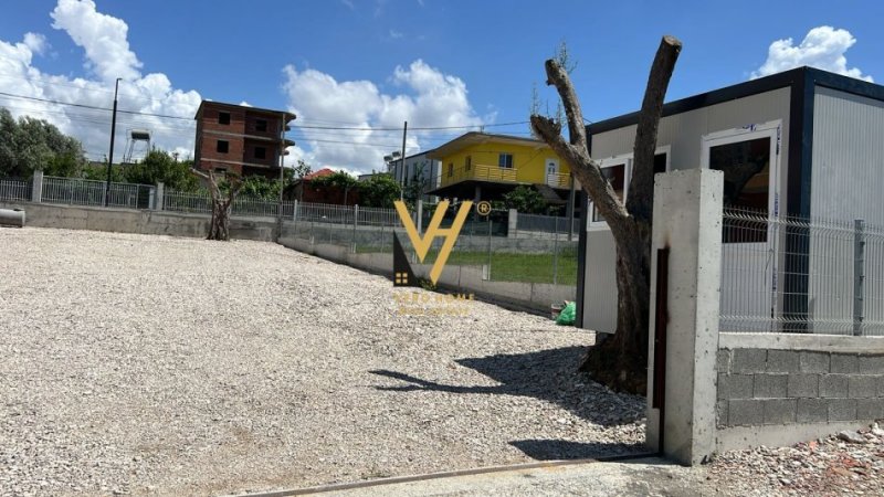 Tirane, jepet me qera toke , 450 m² (PASKUQAN)