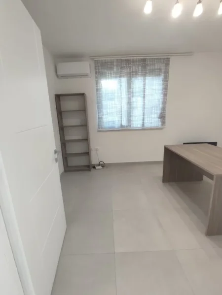 Tirane, jepet me qera zyre Kati 4, 80 m² 600 € (Myslym Shyr)