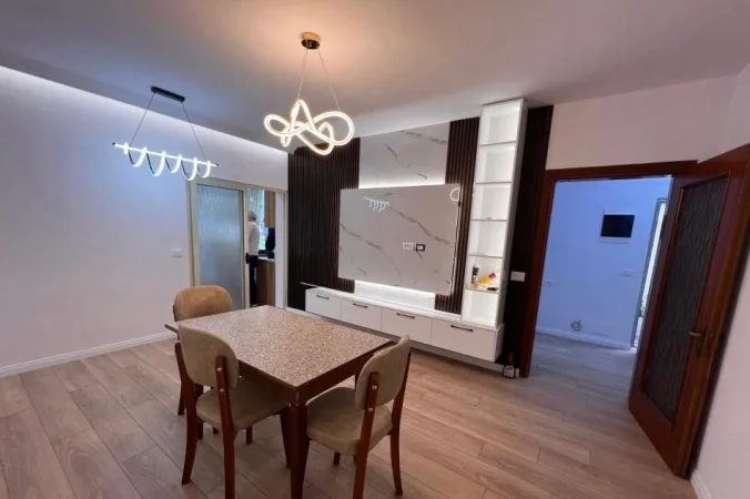 Tirane, jepet me qera apartament 1+1+Ballkon Kati 4, 67 m² 500 € (Zogu i zi)