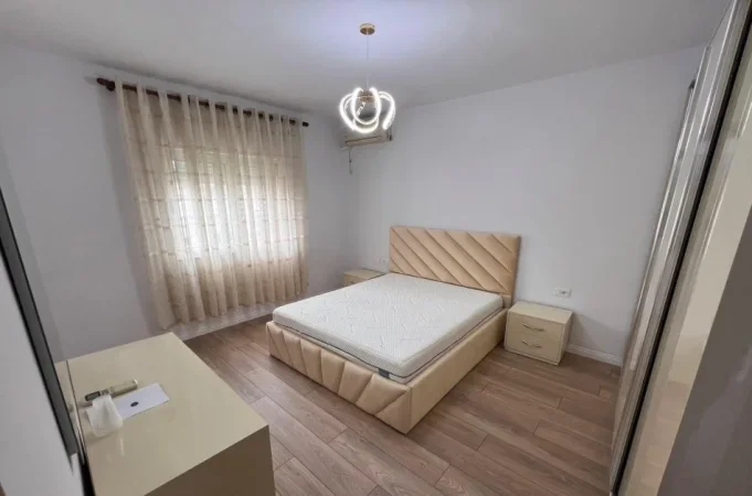 Tirane, jepet me qera apartament 1+1+Ballkon Kati 4, 67 m² 500 € (Zogu i zi)