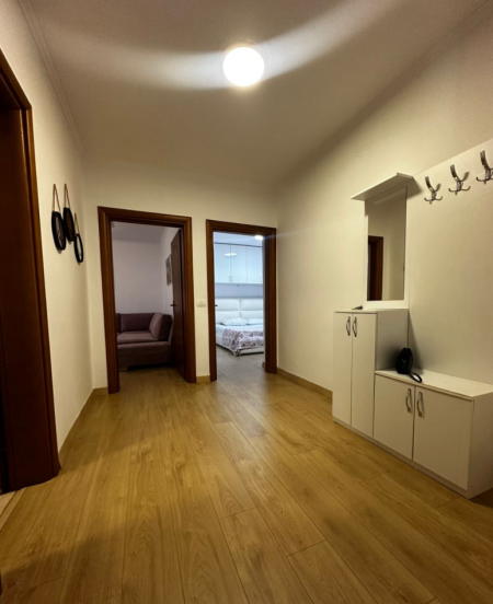 Tirane, jap me qera apartament 1+1+Ballkon Kati 2, 75 m² 600 € (Myslym Shyr)