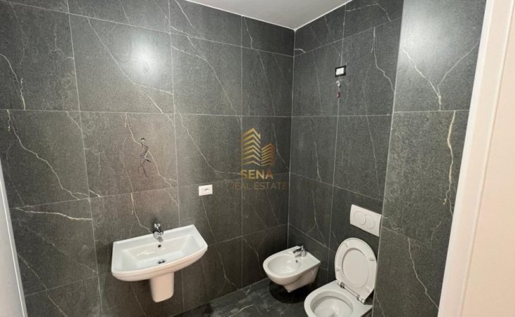 Tirane, jepet me qera ambjent biznesi Kati 7, 136 m² 1.400 € (Rruga e Kosovarëve)