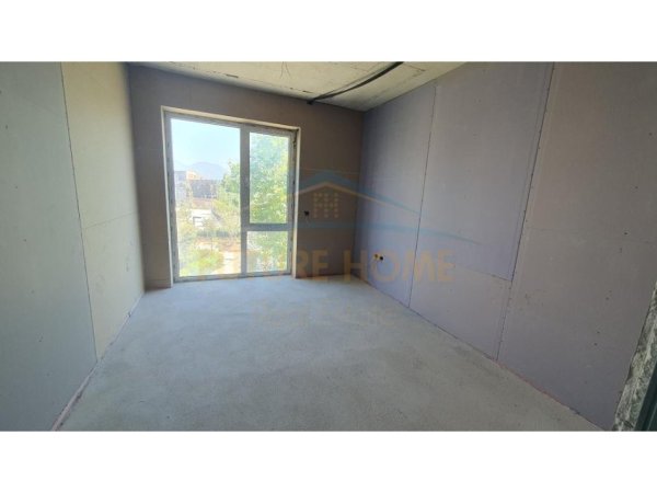 Tirane, shitet apartament 3+1 Kati 1, 140 m² 395.000 € (Liqeni i Thate)