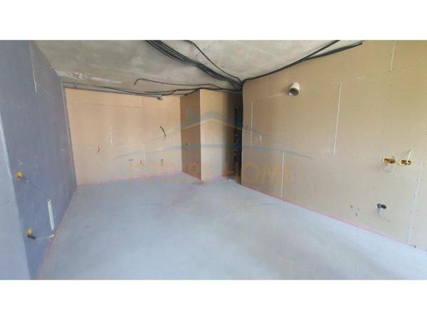 Tirane, shitet apartament 3+1 Kati 1, 140 m² 395.000 € (Liqeni i Thate)