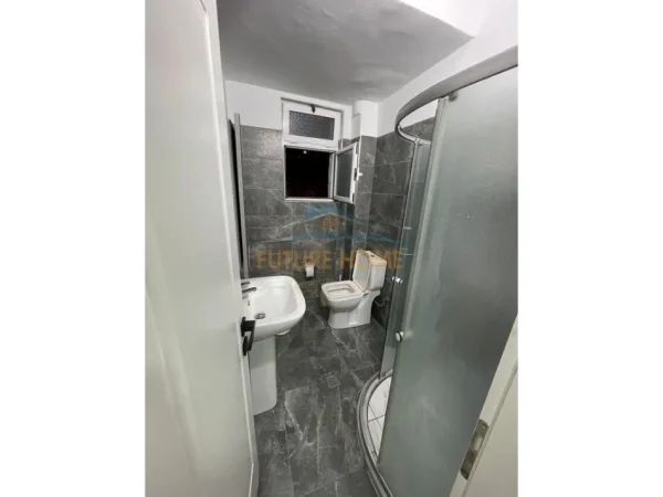 Tirane, shitet apartament 1+1+Ballkon Kati 4, 51 m² 130.000 € (21 Djetori)