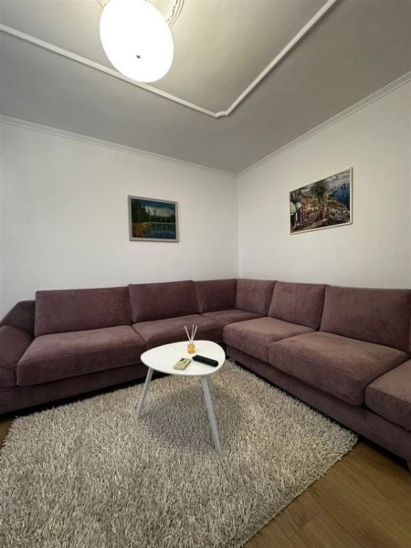 Tirane, jepet me qera apartament 1+1+Ballkon Kati 2, 75 m² 600 € (MYSLYM SHYRI)
