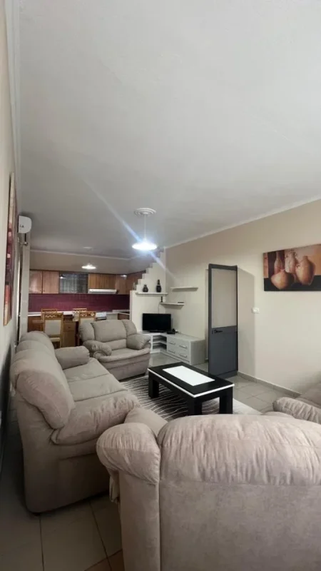 Tirane, jepet me qera apartament 1+1 Kati 1, 90 m² 400 € (Don Bosko)