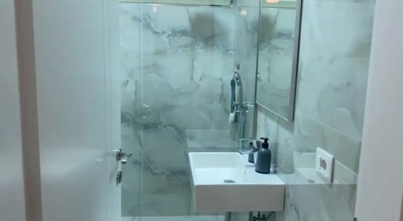Tirane, jepet me qera apartament 1+1+Ballkon Kati 5, 65 m² 450 € (Materniteti i Ri, Tirane)