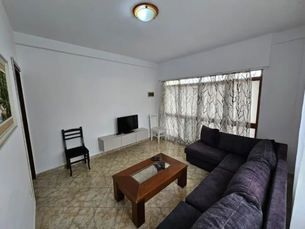 Tirane, jepet me qera apartament 1+1+Ballkon Kati 1, 60 m² 400 € (Selite prane Universitetit Marin Barleti)