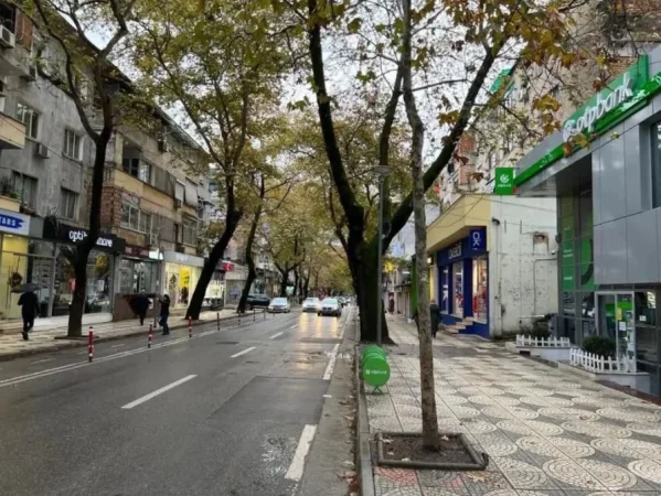 Tirane, jepet me qera ambjent biznesi Kati 0, 230 m² 5.500 € (21 Dhjetori)