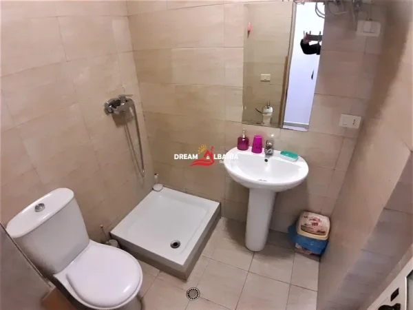 Tirane, jepet me qera apartament 1+1 Kati 3, 35 m² 350 € (Tek Bulevardi Zogu i Pare)