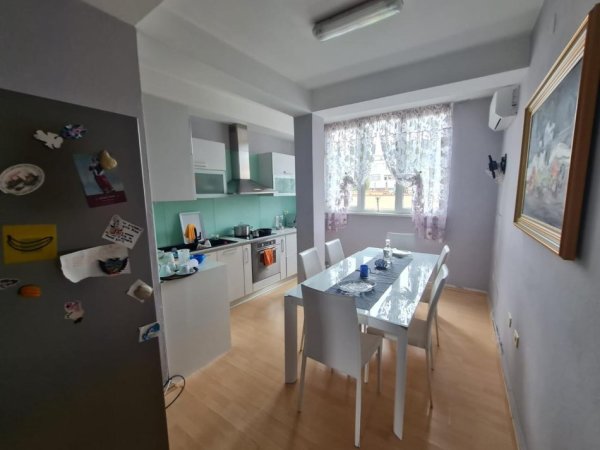 Tirane, jepet me qera Vile 3 Katshe , 3.500 € (Rruga Todi Shkurti)