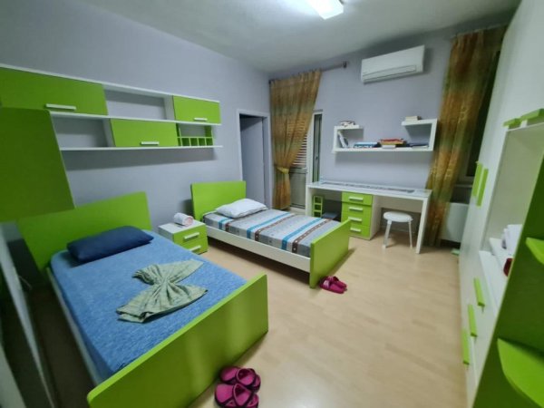 Tirane, jepet me qera Vile 3 Katshe , 3.500 € (Rruga Todi Shkurti)