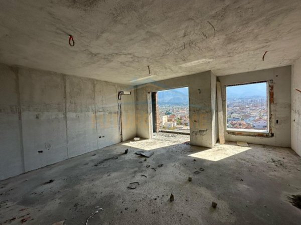Tirane, shitet apartament 2+1+Ballkon Kati 7, 112 m² 156.100 € (Rruga 5 Maji)