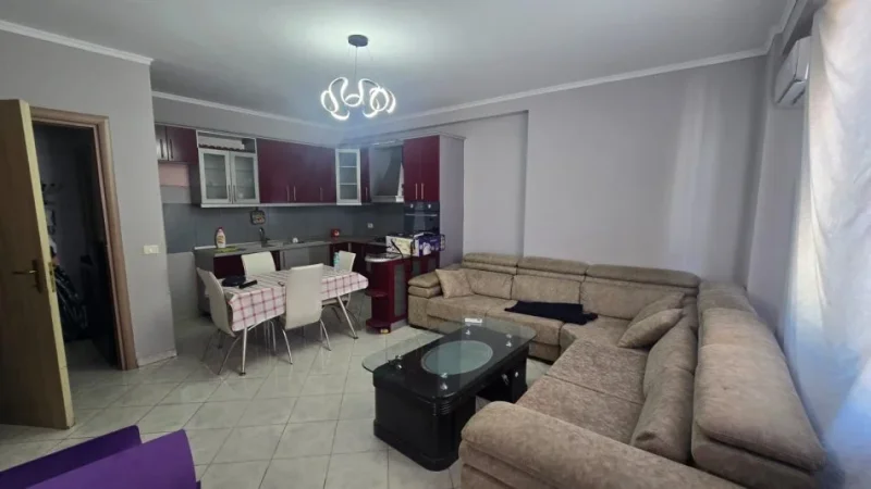 Tirane, jepet me qera apartament 1+1+Ballkon Kati 7, 70 m² 380 € (Rruga Besim Alla Misto Mame)