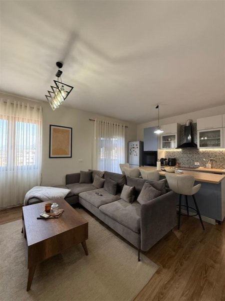 Tirane, shes apartament 1+1+Ballkon Kati 6, 71 m² 112.000 € (KINOSTUDIO)