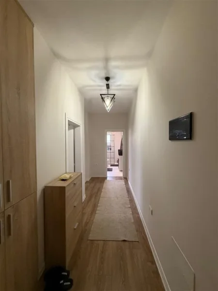 Tirane, shes apartament 1+1+Ballkon Kati 6, 71 m² 112.000 € (KINOSTUDIO)