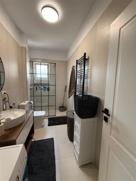 Tirane, shes apartament 1+1+Ballkon Kati 6, 71 m² 112.000 € (KINOSTUDIO)