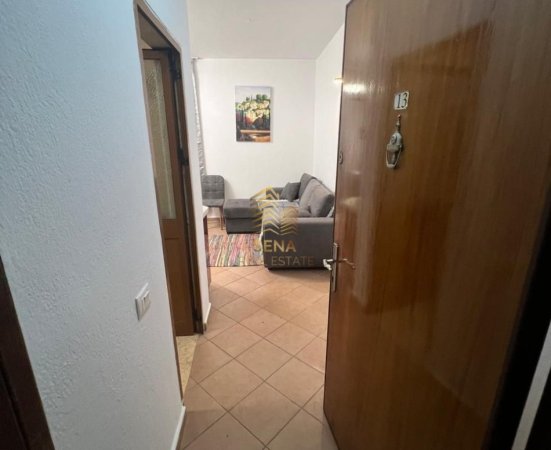 Tirane, jepet me qera apartament 1+1+Ballkon Kati 3, 65 m² 450 € (Rruga 5 Maji)